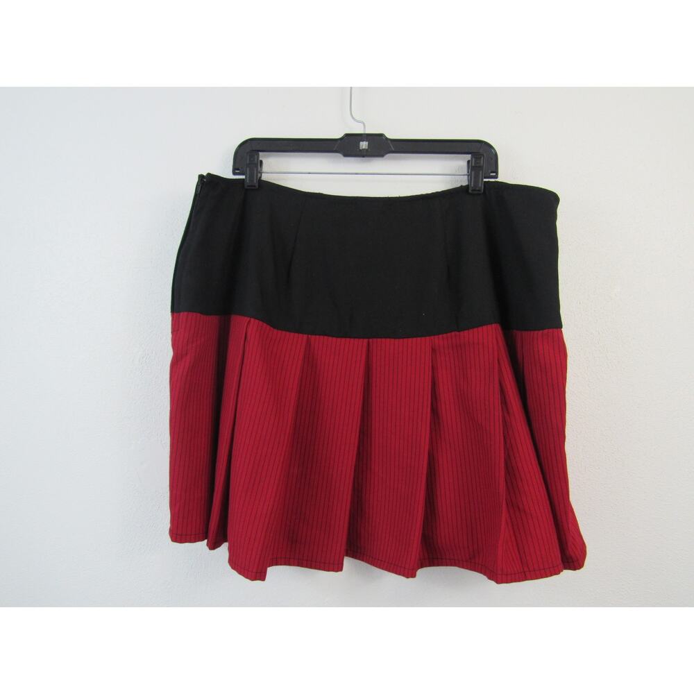 Hot Topic Size 3 Plus Size Black & Red Lace-Up Yoke Skirt Pleated Goth - Picture 4 of 5
